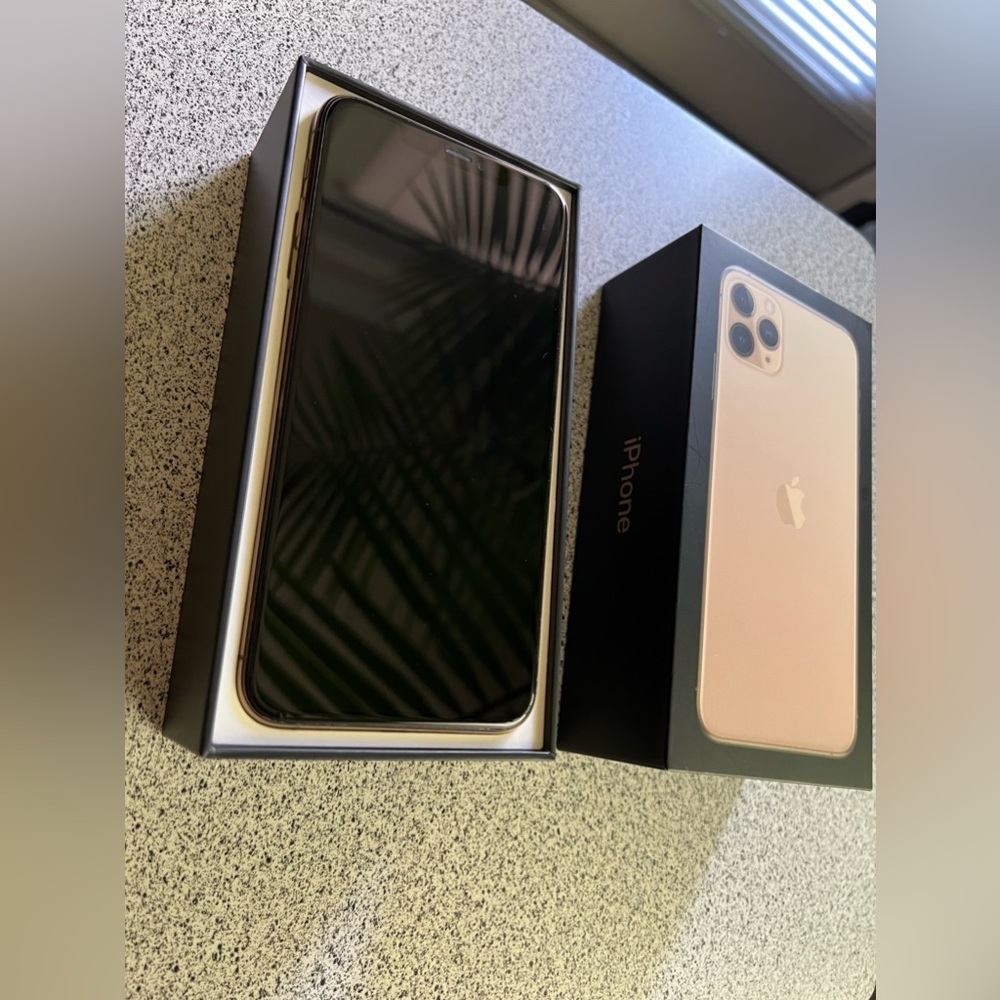 Apple iPhone 11 Pro Max Mega Bundle
